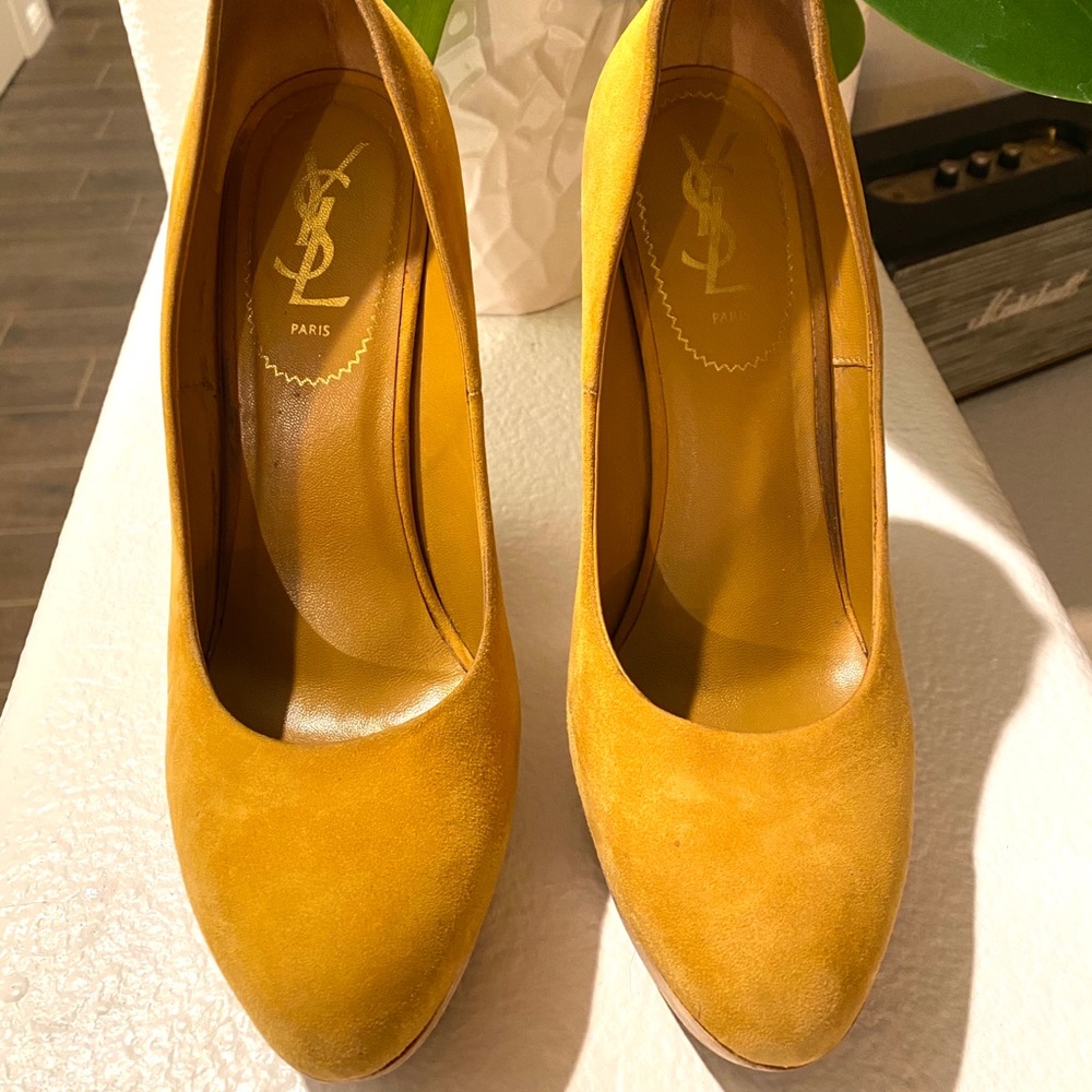 Yves Saint Laurent Suede Wood Pump